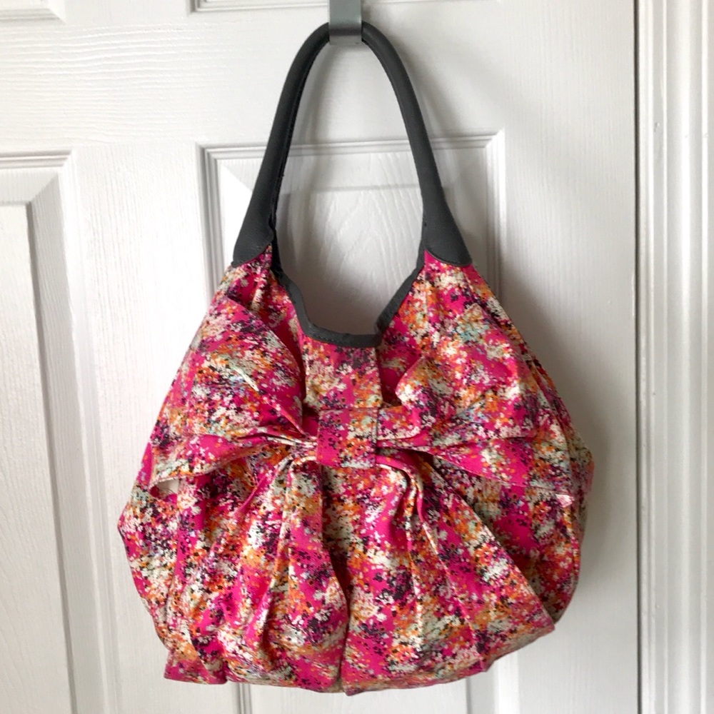 Hobo Style Handbag W/ Bow Front